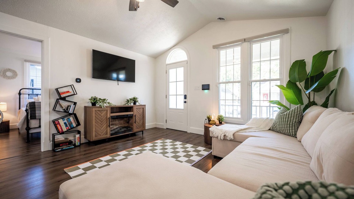 Fountain Square Cottage | Core's Cottage: Walk to Fountain Square - Cozy 1BR - Minutes from IMS