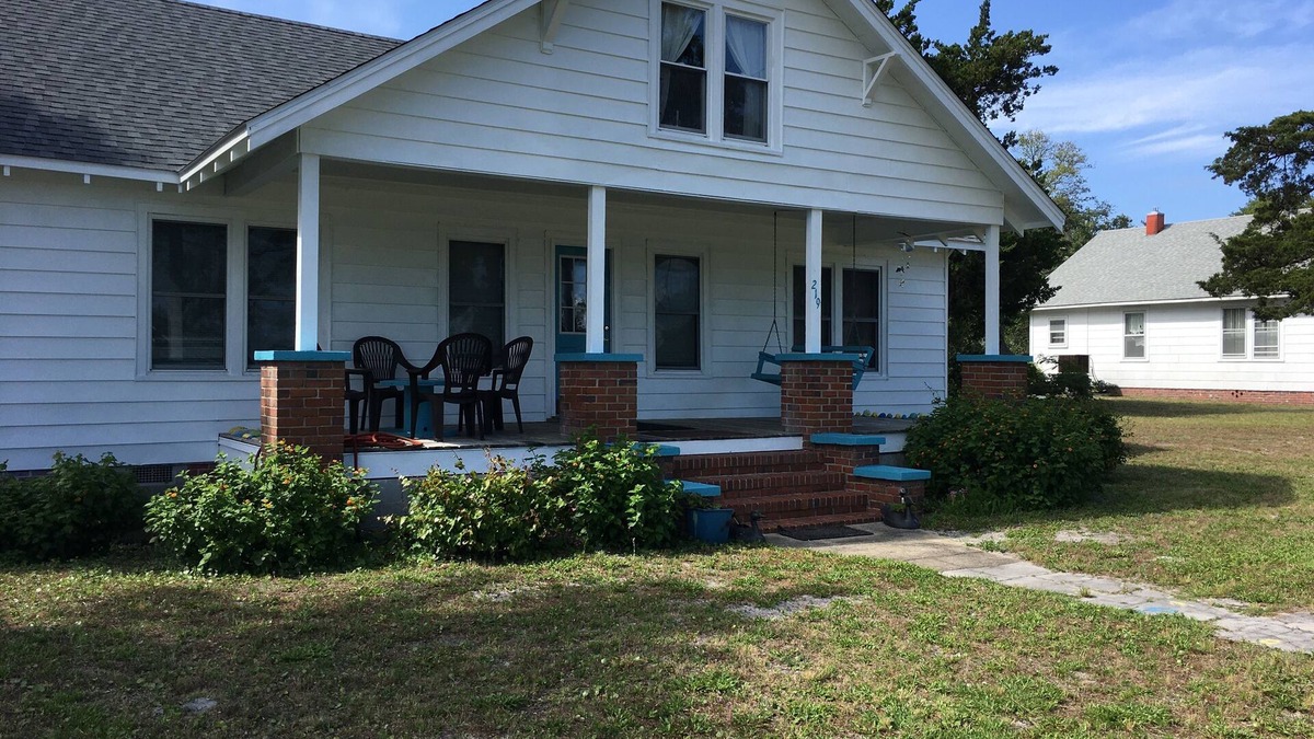 Atlantic Cottage | Core Sound Cottage in Atlantic, NC with Water View