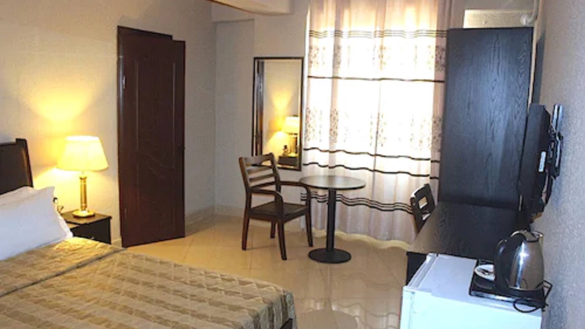Monrovia Hotel | Corina Hotel
