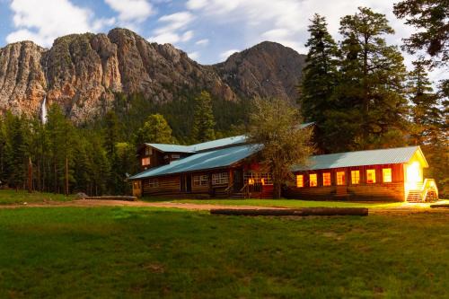 Los Ojos Cabin | Corkins Lodge