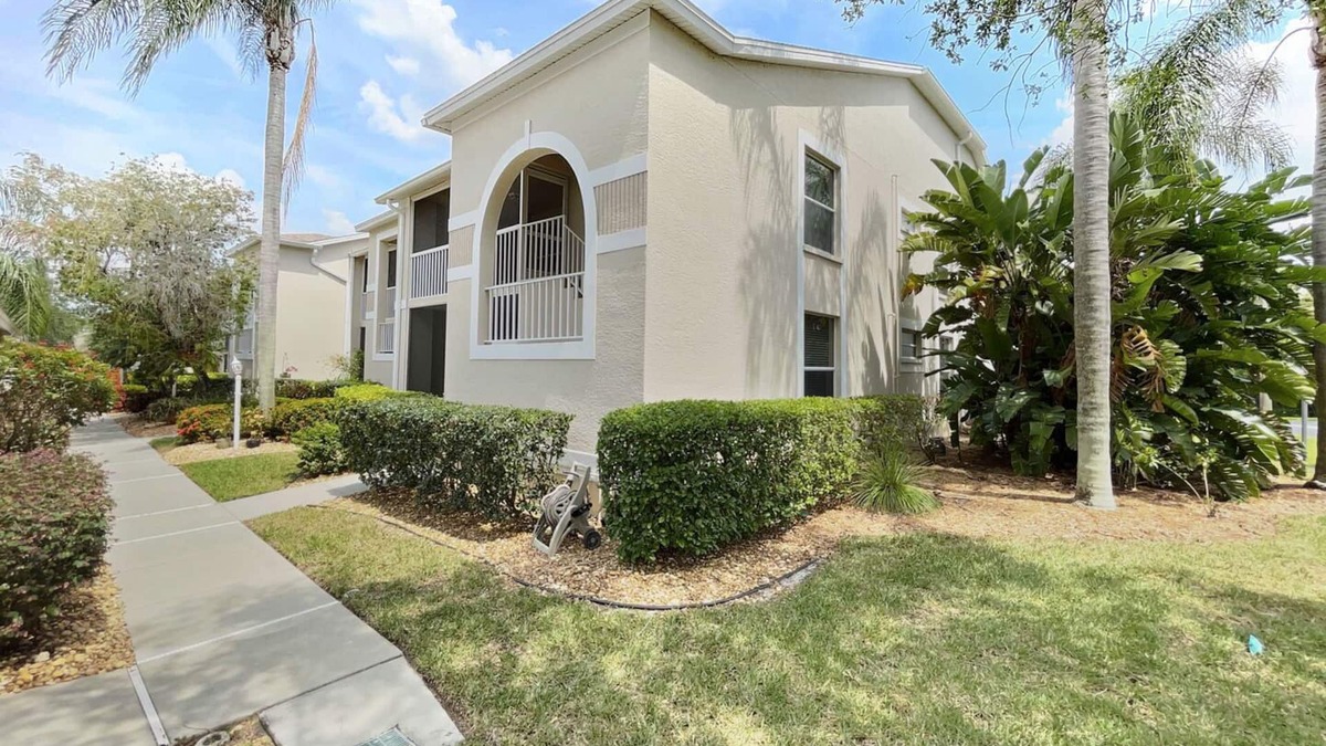 Palmer Ranch Condo | Corner 2-bed/2-bath Unit #926, in the Stoneybrook Golf and Country Club