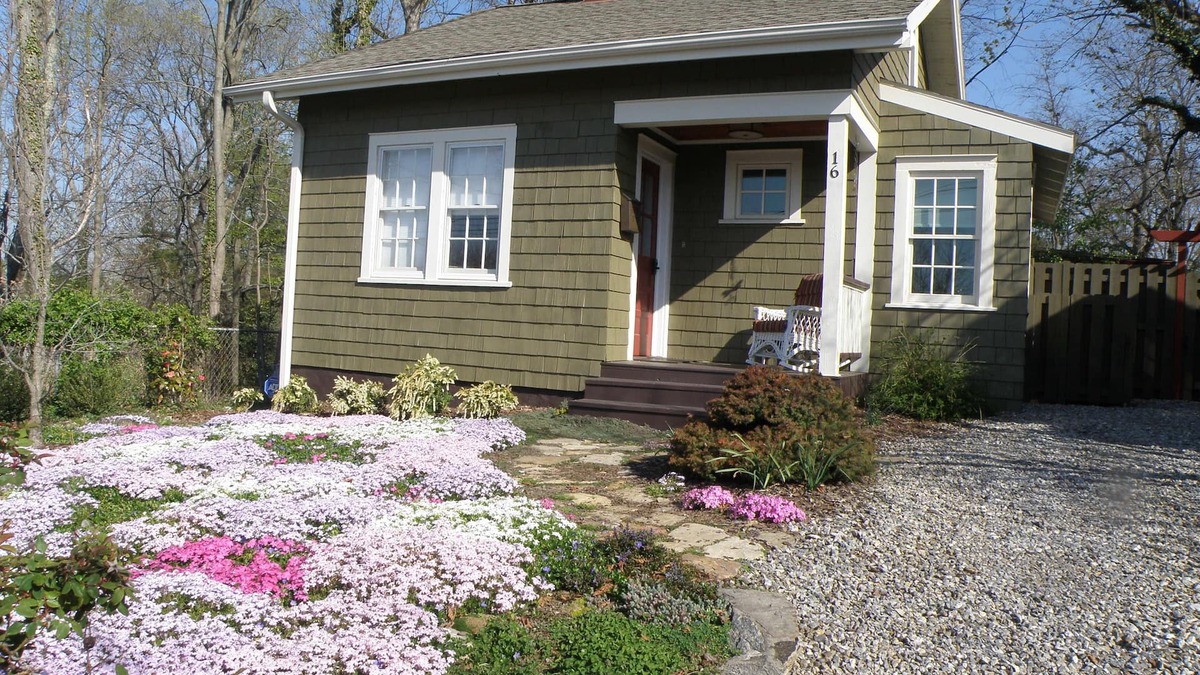 Historic Montford Cottage | Corner Cottage: A Romantic Retreat Near Downtown Asheville