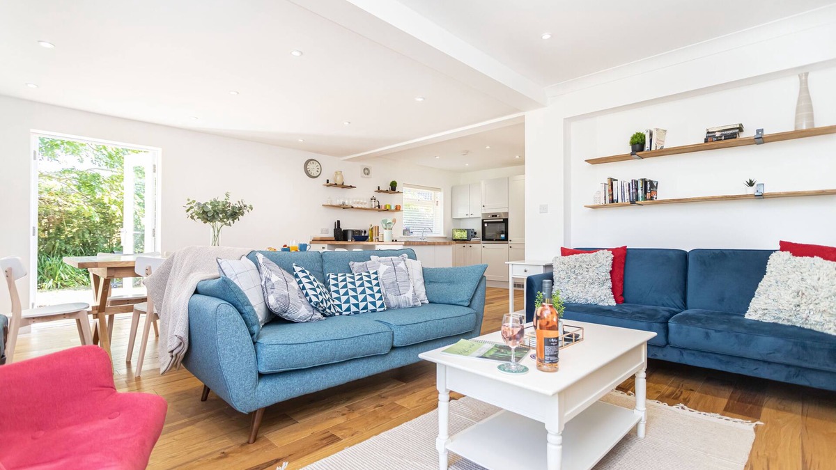 New Forest District House | Corner Cottage sleeps 9 New Forest & Beach