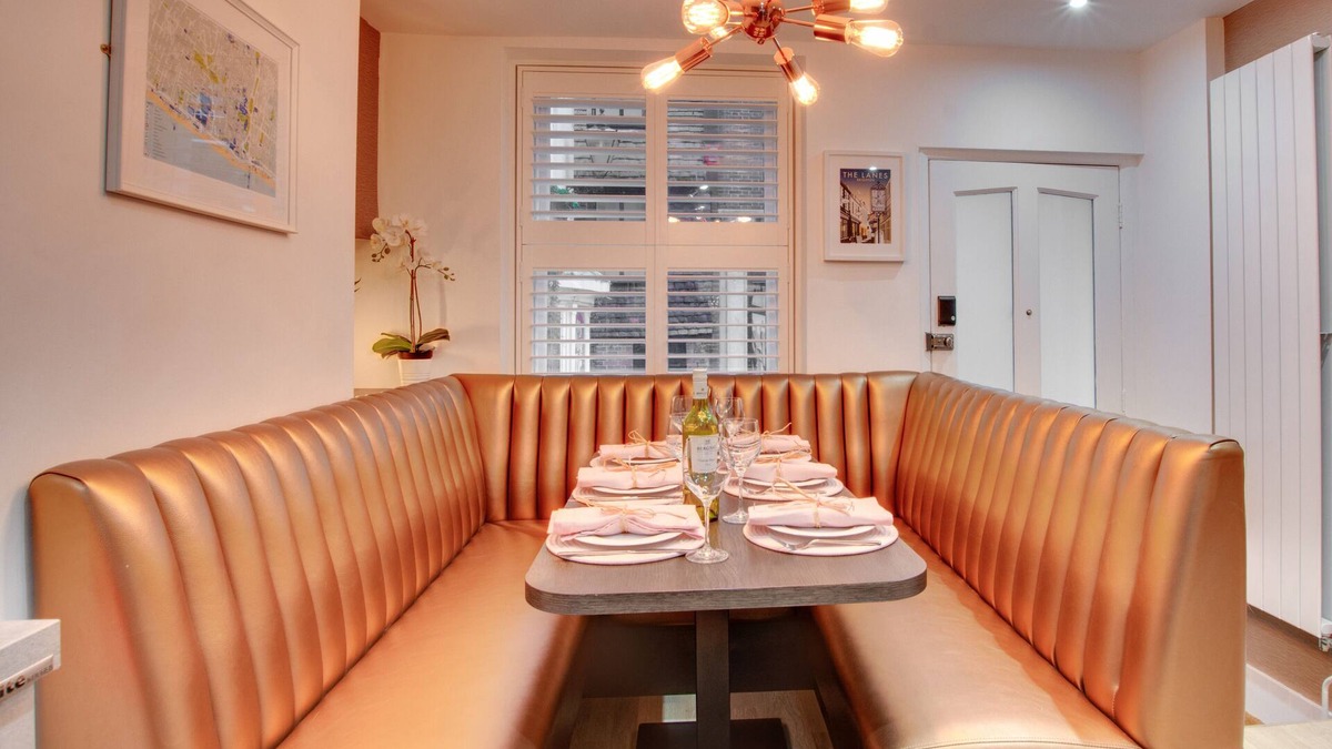 The Lanes House | Corner Cottage - Three Bedroom House, Sleeps 6