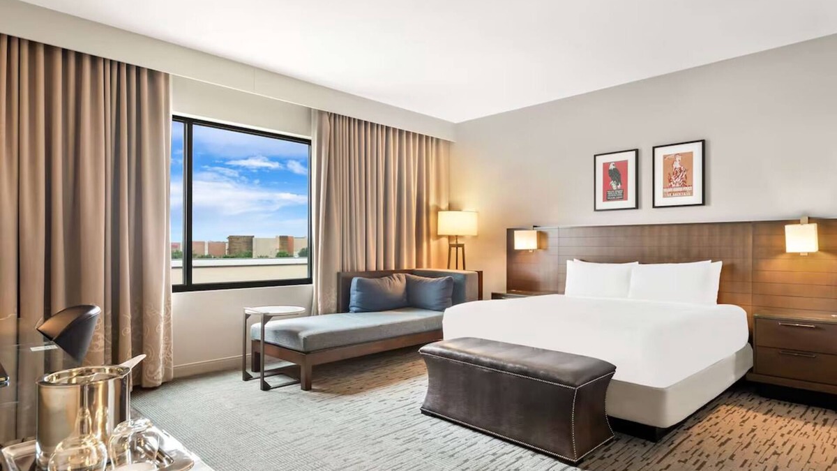 Bee Cave Apartment | Corner King Room | Rooftop Lounge, Free Parking, Near Hill Country Galleria