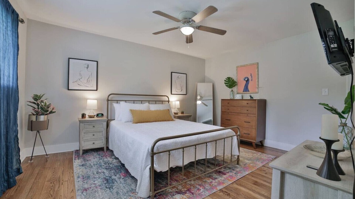 Northside Apartment | Corner Lot Charmer | Prime North Chatt (right unit)