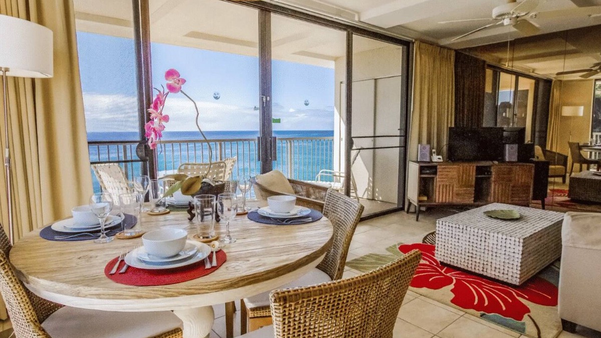 Makaha Condo | Corner Oceanfront 1BR Condo w/Panoramic Views