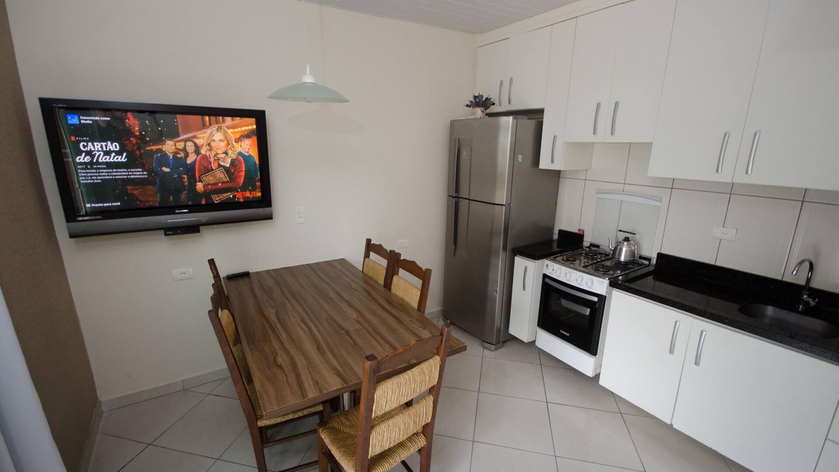 Zimbros House | . Corner of Junipers - Bombinhas 2 bedrooms, air conditioning. 80 m from the beach.