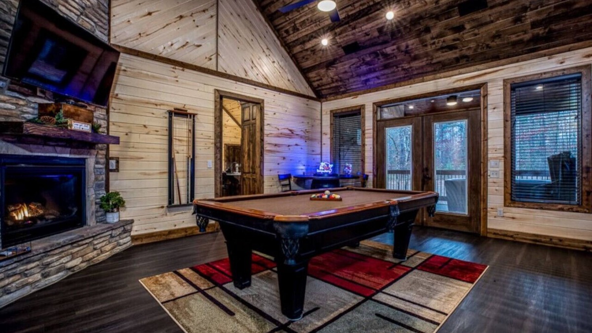 Octavia Cabin | Corner Pocket Escape