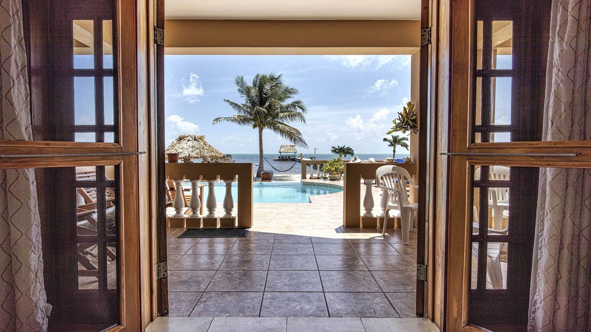 Boca Ciega Condo | Corner unit- Walk out door to 3 pools & beach! Oceanfront with panoramic views