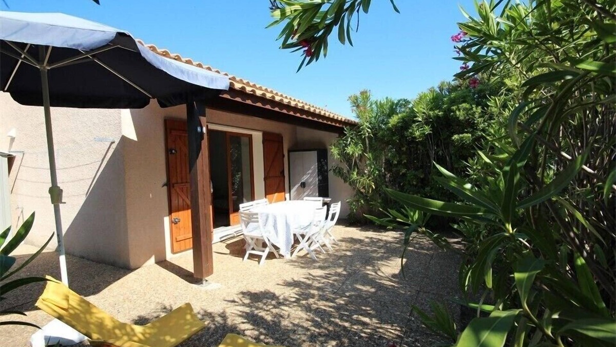 Portiragnes-Plage House | Corner Villa for 5 persons, Residenz with pool, at only 400m from the sea, PORTIRAGNES PLAGE