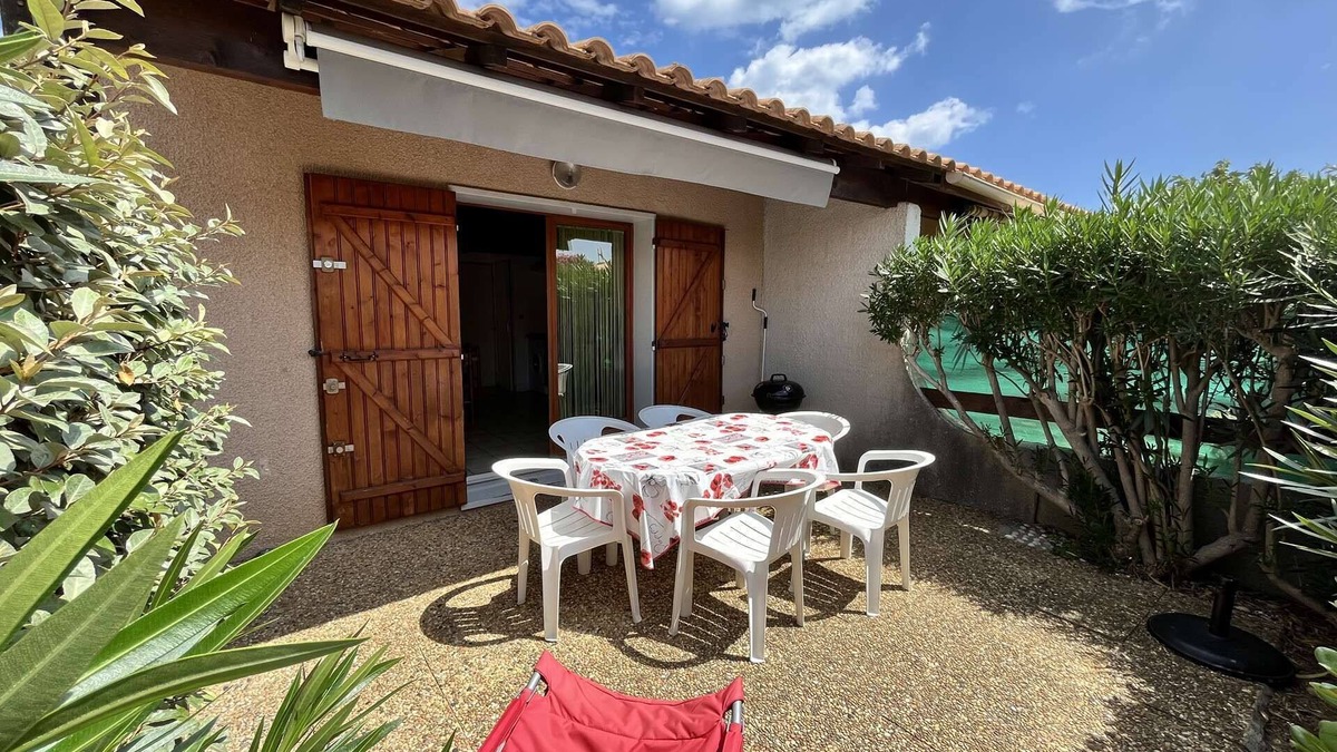Portiragnes-Plage House | Corner villa located in a secured residence with pool, for 5 persons, at only 400m from the beach.