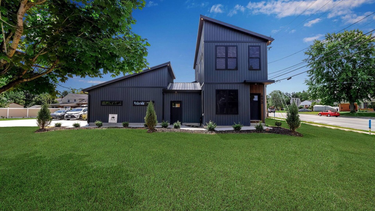 Williamsville House | Cornerhouse716 - Modern NEW BUILD in central spot!