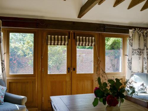 Dogdyke House | Cornflower Cottage Ukc1897