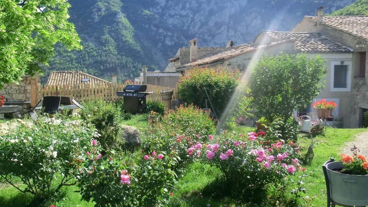 Cornillon-sur-lʼOule Cottage | Cornillon Sur L Oule: Lodging in Provencal village house with garden