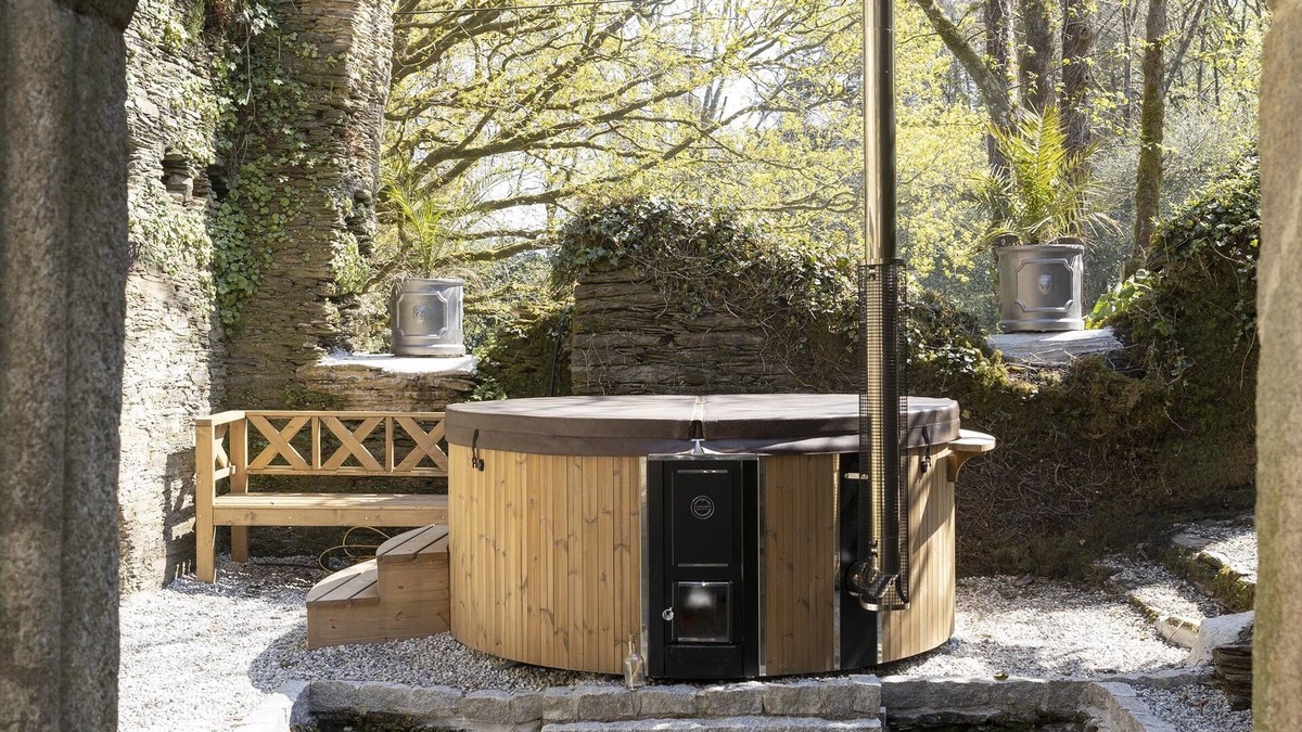 Saltash House | Cornish Manor House set in 25 acres of Formal Gardens