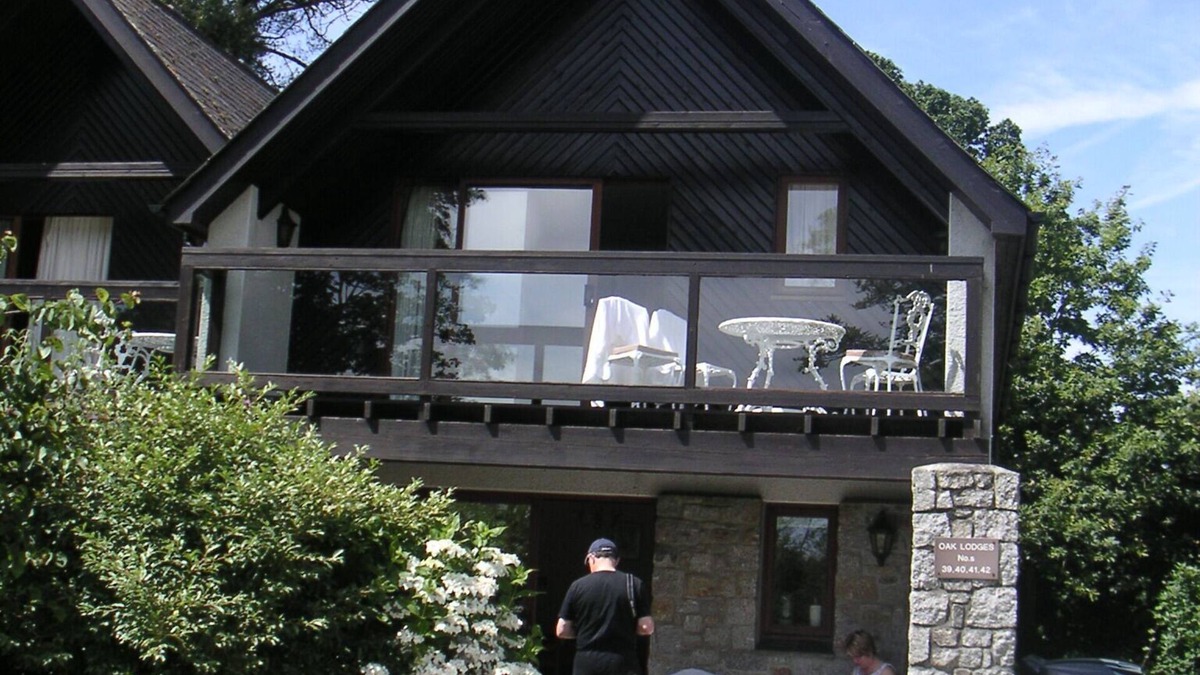 Praze-An-Beeble Resort | Cornwall holiday home sleeps 8 on 5* estate near St Ives: 17-24 July 2021