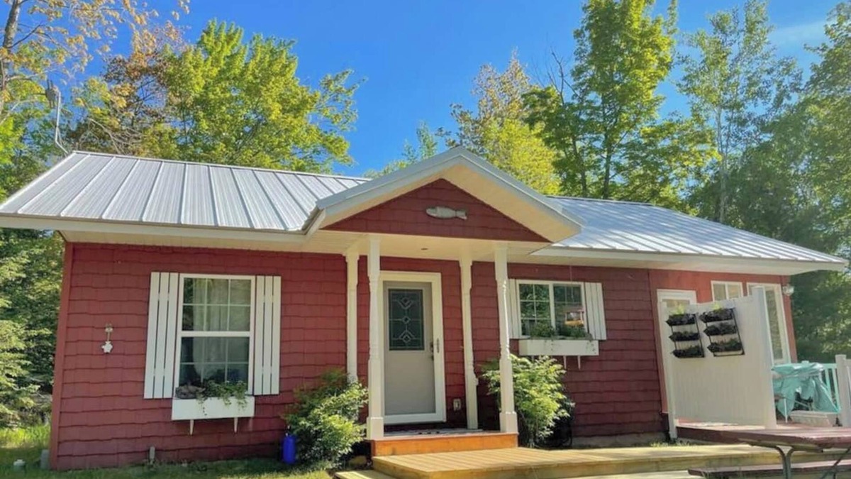 Wisconsin Cottage | Corny Cottage | Escape to the Lake