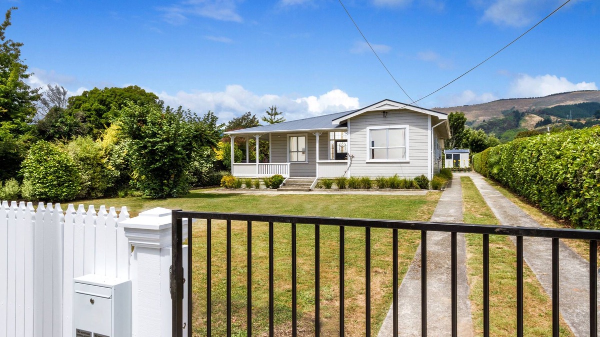 Richmond Villa | Corokia Villa - Classic Kiwi Villa on the fringe of Richmond town centre