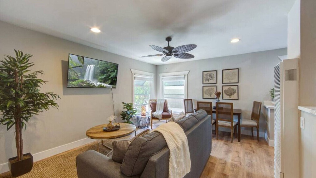 Coronado Apartment | Coronado Unit 3 - B Ave Bungalows · King-sized 1/1, 5-10 Min Walk to Coronado Beach!