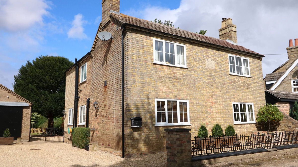 Wisbech Cottage | CORONATION COTTAGE, family friendly, with a garden in Upwell