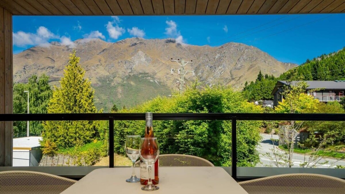 Arthur's Point Apartment | Coronet Bliss at La Residence du Parc