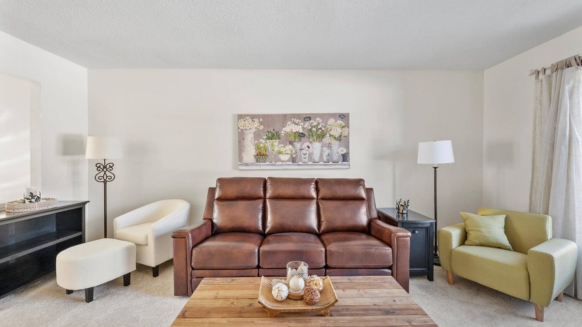 Southwyck House | Corporate Housing Townhouse Cozy yet spacious with finished basement.