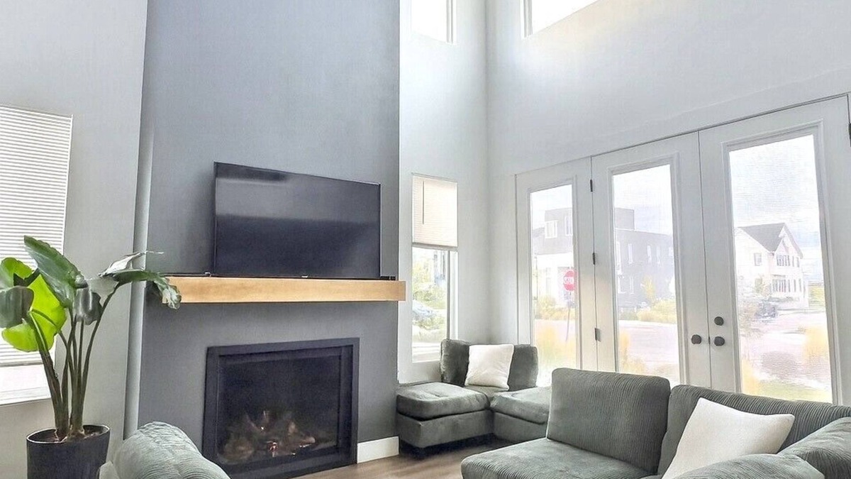 Daybreak House | Corporate Housing Fully Furnished Daybreak Gourmet Kitchen Pets Always OK