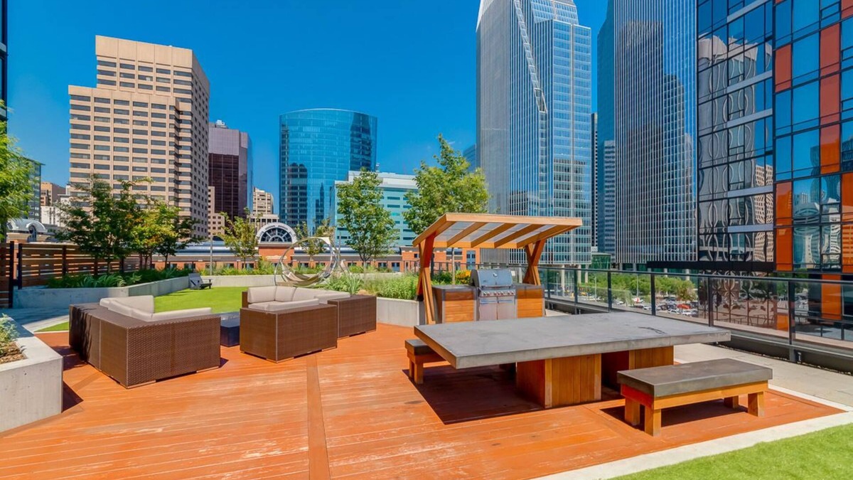 Downtown Calgary Apartment | Corporate Stays - Chic 1BR Retreat with Premium Comfort and Stunning Design
