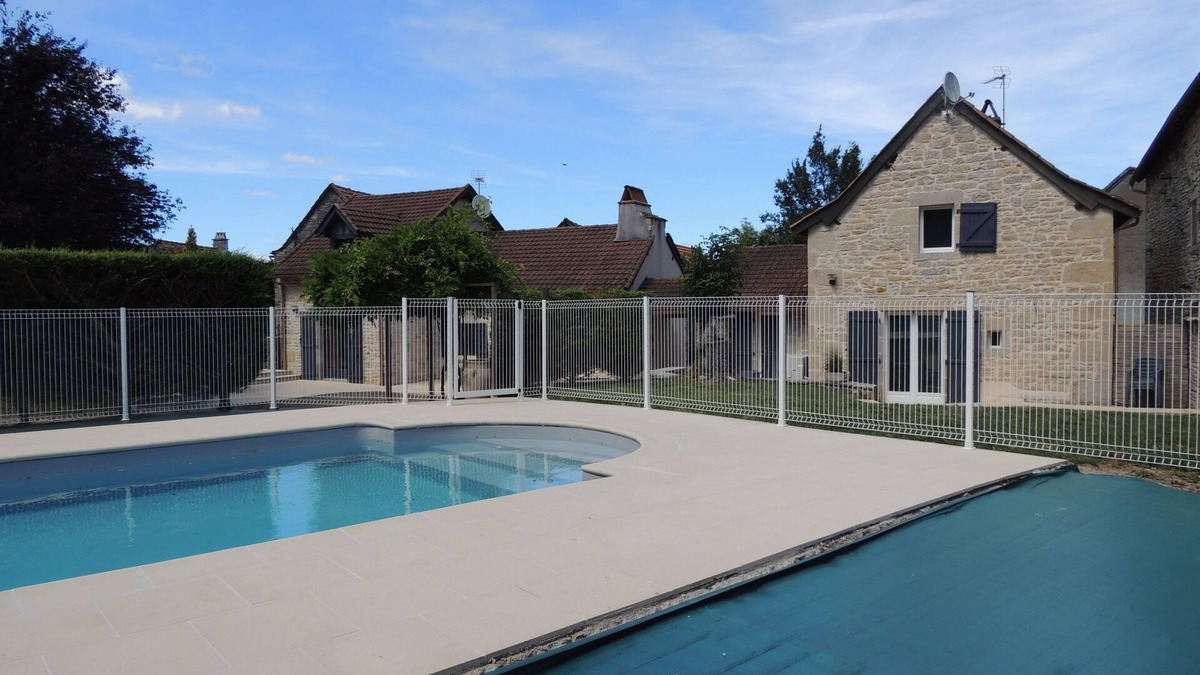 Vailhourles House | CORPS DE FERME - 2 GITES - PRIVATE SWIMMING POOL