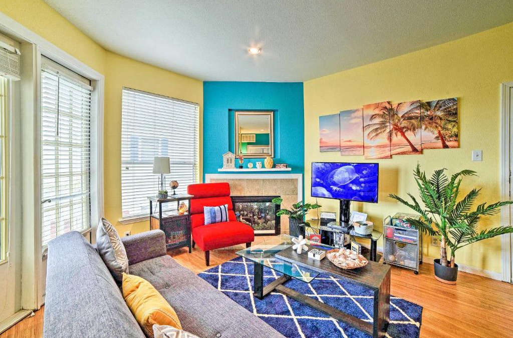 Corpus Christi Apartment | Corpus Christi Resort Condo - Walk to Beach!