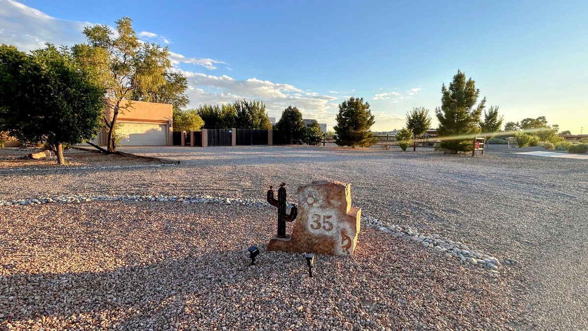 Corrales House | Corrales Oasis Balloon Fiesta 2025