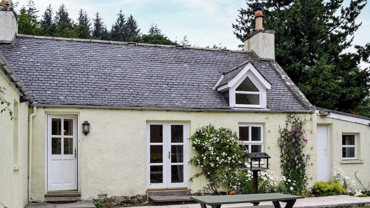 Inverurie Cottage | Corrennie School Cottage
