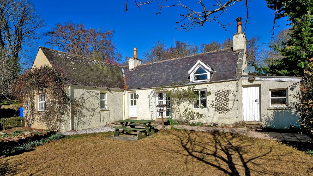 Inverurie Cottage | Corrennie School Cottage
