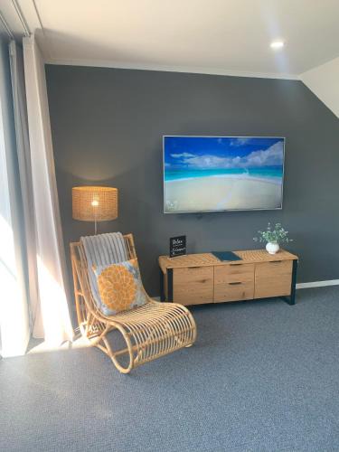 Batehaven Apartment | Corrigans Beach View Apartment 211