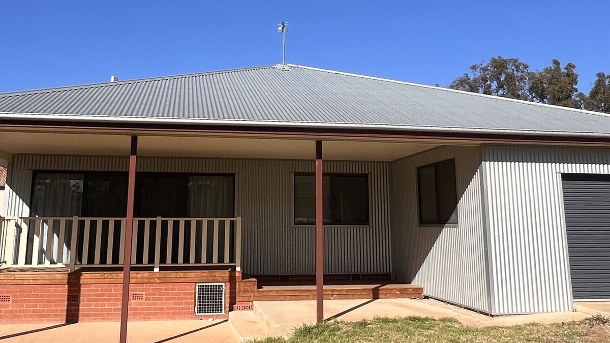 Stockinbingal Cottage | Corrugated Cottage at Stockinbingaln