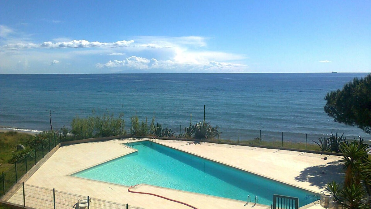 Santa-Lucia-di-Moriani Apartment | CORSE STUDIO FEET IN WATER BY THE SEA