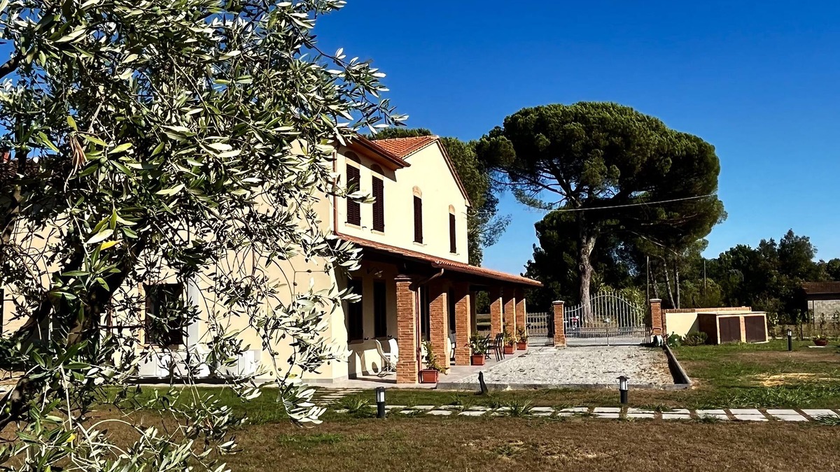 Castelfranco di Sotto House | Corte Cristofano country house in the plain of Lucca on the Via Francigena