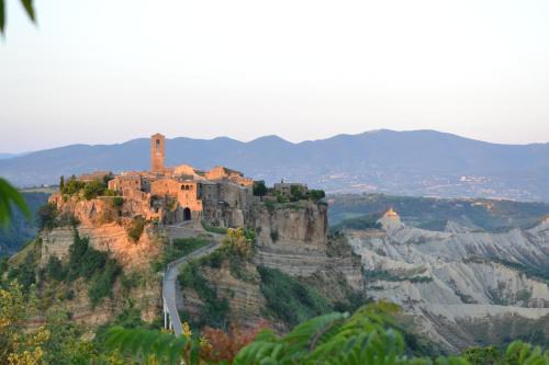 Civita di Bagnoregio Bed & Breakfast | Corte della Maestà Antica Residenza