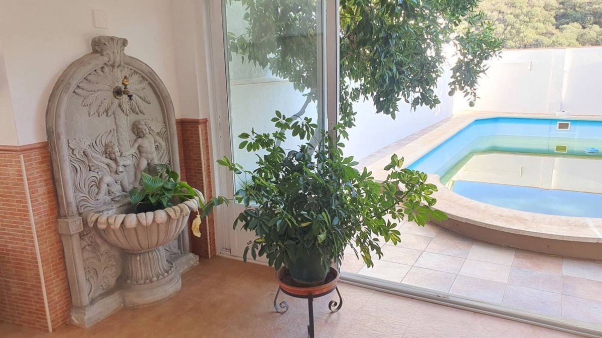 Castillo de Locubin Ski Chalet | Cortijo el Salado - 3 bedrooms and pool