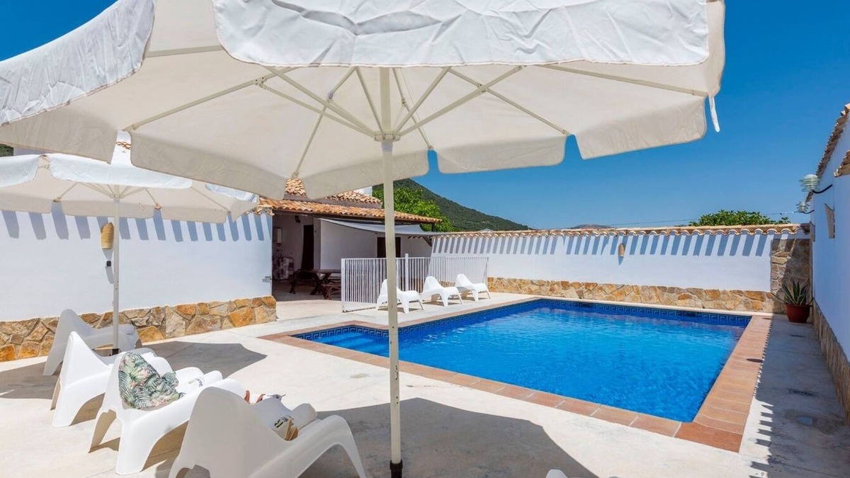 Las Lagunillas Villa | Cortijo El Llano de Priego Priego de Córdoba by Ruralidays