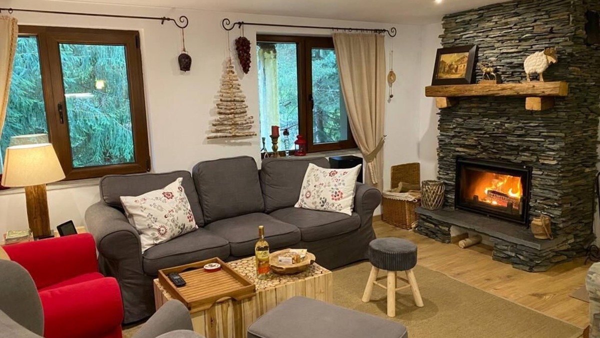 Baisoara Ski Chalet | Cosy Chalet w Fireplace/firepit, for Hiking/skiing/nature Lovers