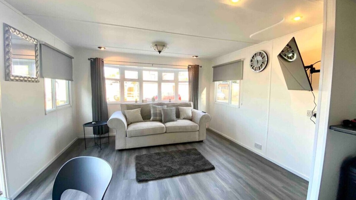 Knott End-on-Sea House | Cosalt Sleeps 5 Caravan Family Camping Lancashire
