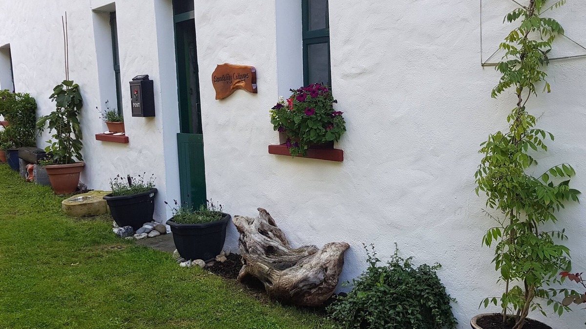 Castlegregory Cottage | cosey country cottage in rural village location close to beach and golf club