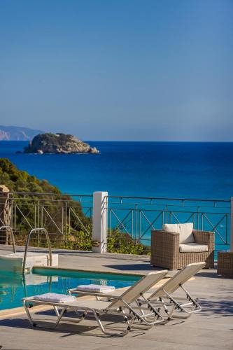 Svoronata Hotel | Costa Avithos