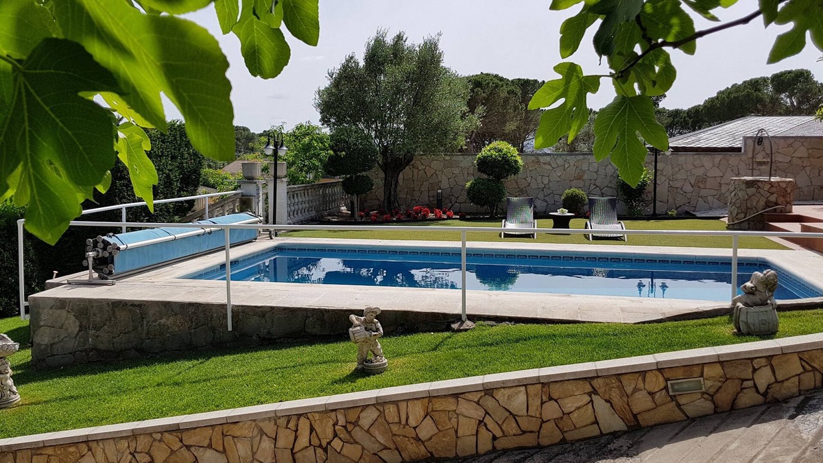 Vidreres House | Costa Brava holiday home with garden, pool and sports court. ideal families