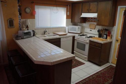 Westside Costa Mesa House | Costa mesa 4 bedroom home with jacuzzi