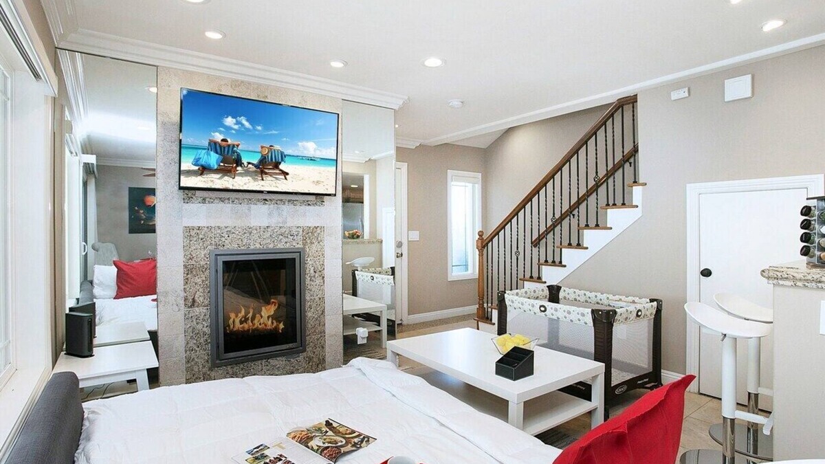 Westside Costa Mesa Condo | Costa Mesa -Newport- Patio - Free Parking-CM-2