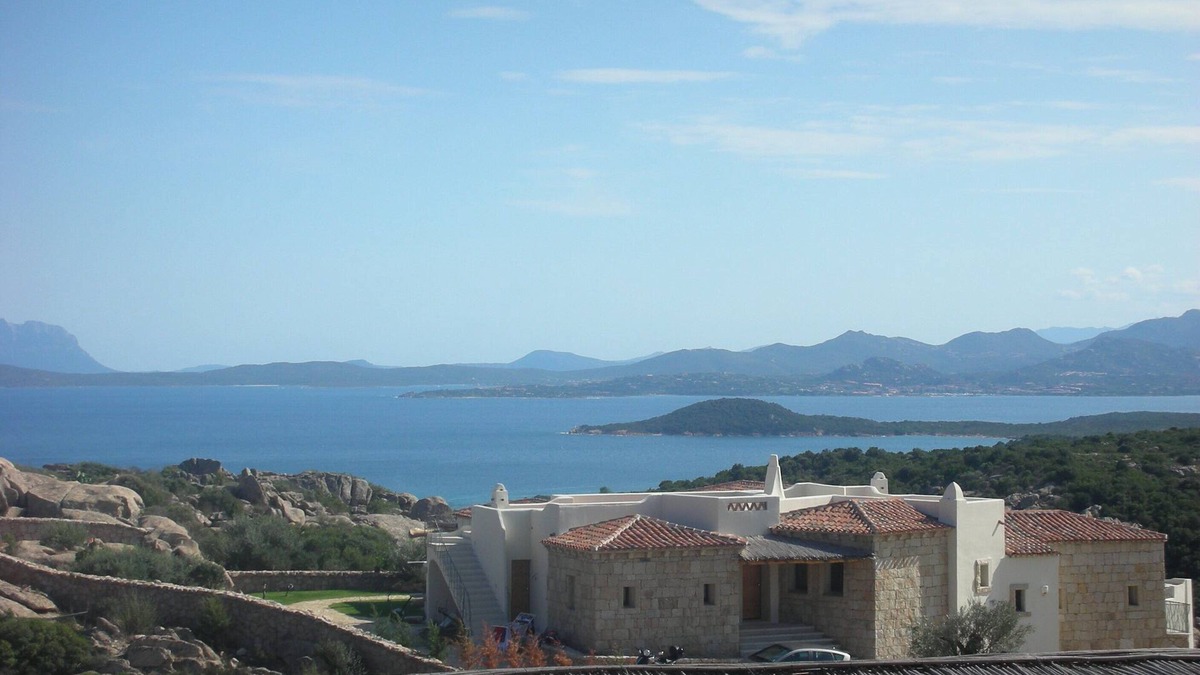 Abbiadori House | Costa Smeralda Abbiadori house sleeps 5 with garden and views
