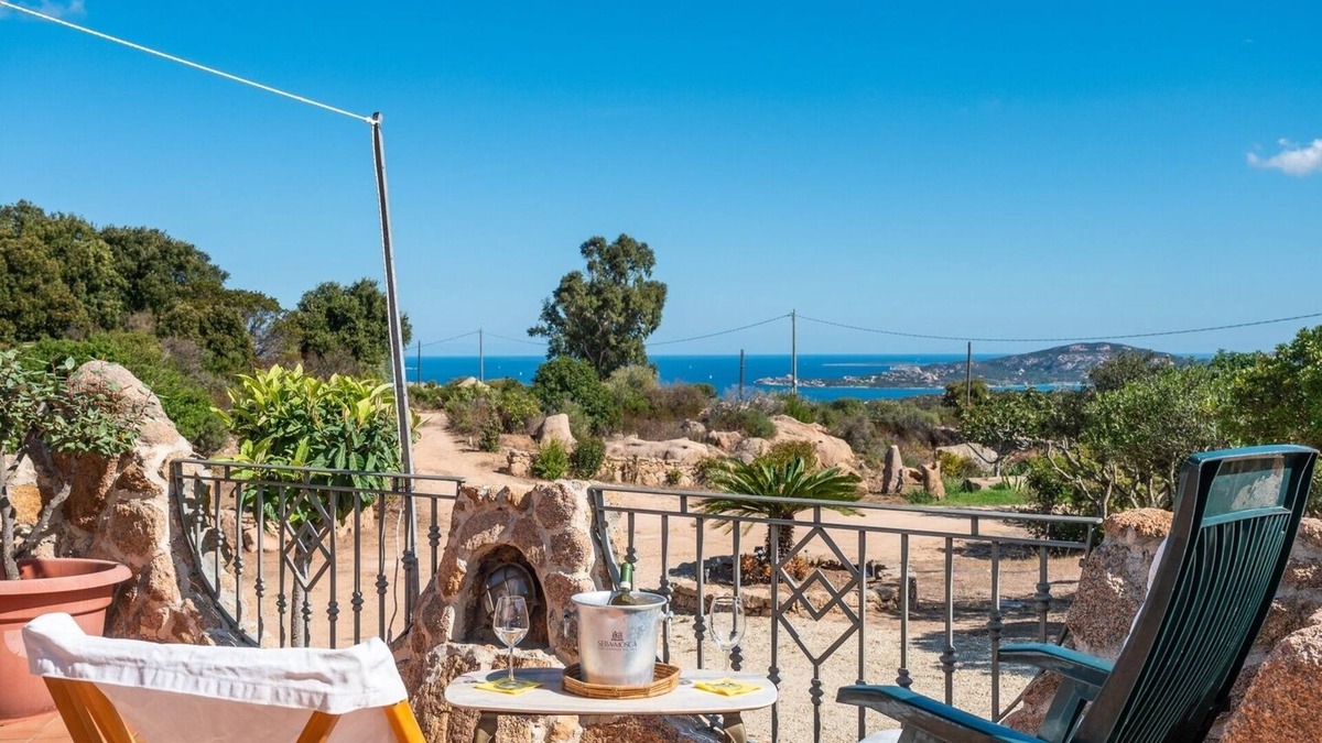 Cannigione Villa | COSTA SMERALDA APARTMENT in semi-detached villa with sea view in Cannigione alta